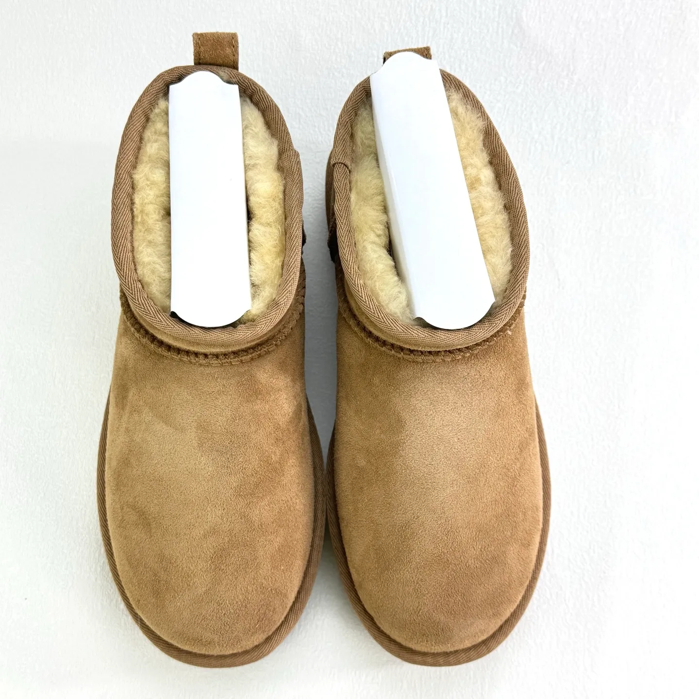 Self-pickup 💰440 Zhou Dongyu mini three-centimeter series snow boots/maroon gray black antelope brown carefully selected Longfeng sheep fur, fine texture, skin-friendly and breathable. The shoe collar is designed with simple tailoring. Easy to put on and take off. Fashionable personality. Comfortable Treadlite by ugg light wing EVA outsole. Comfortable cushioning. Size: 35 36 37 38 39 40